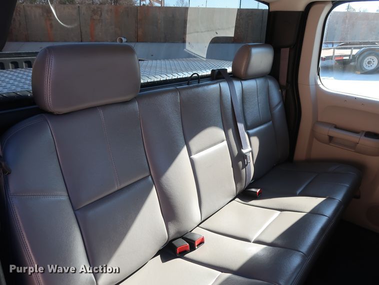 image for item DH3661 2011 Chevrolet Silverado 1500 Ext. Cab pickup truck