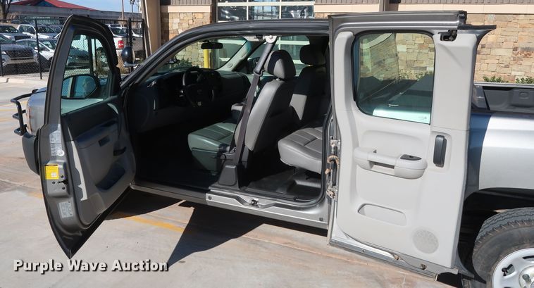 image for item DH3662 2013 Chevrolet Silverado 1500 Ext. Cab pickup truck