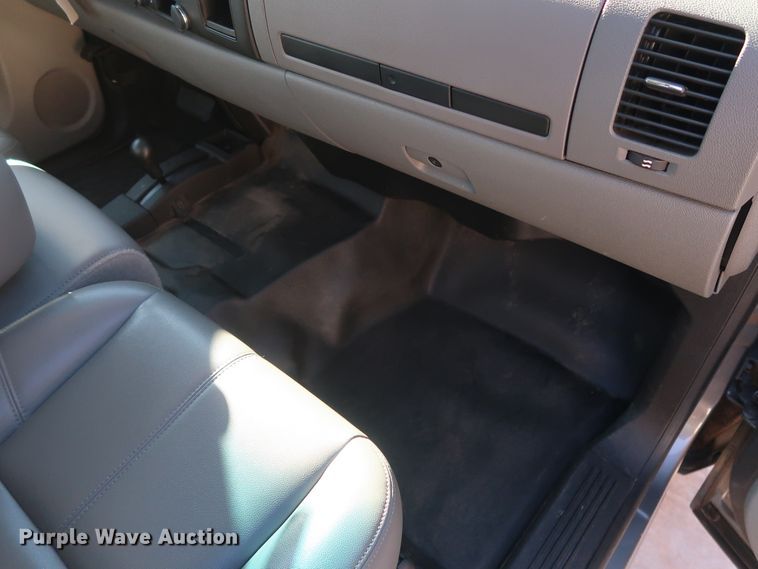 image for item DH3662 2013 Chevrolet Silverado 1500 Ext. Cab pickup truck