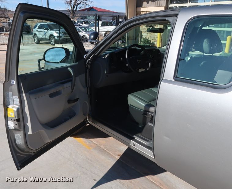 image for item DH3663 2013 Chevrolet Silverado 1500 Ext. Cab pickup truck