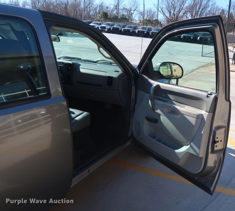 image for item DH3663 2013 Chevrolet Silverado 1500 Ext. Cab pickup truck