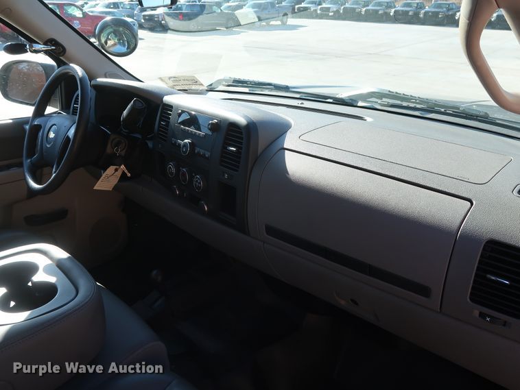 image for item DH3663 2013 Chevrolet Silverado 1500 Ext. Cab pickup truck