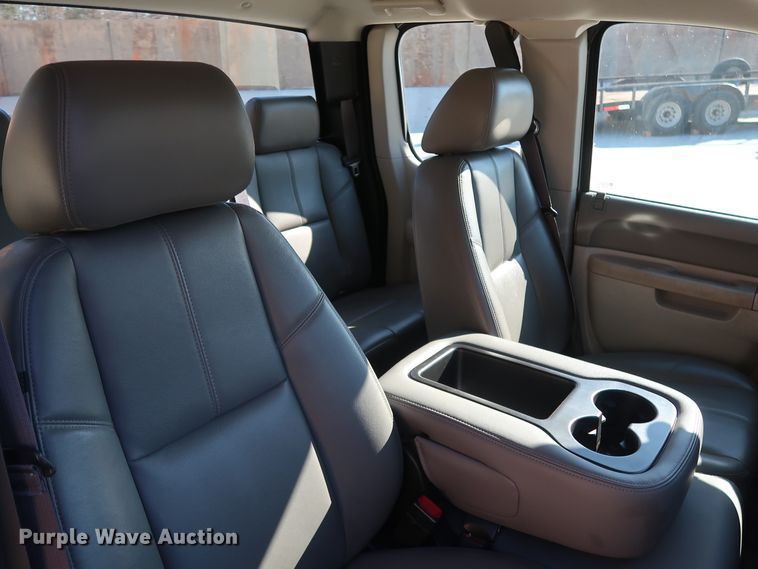 image for item DH3663 2013 Chevrolet Silverado 1500 Ext. Cab pickup truck