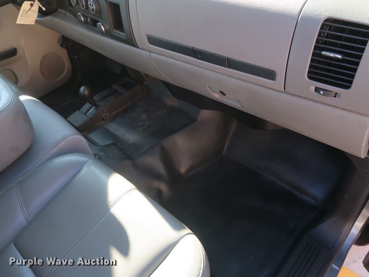 image for item DH3663 2013 Chevrolet Silverado 1500 Ext. Cab pickup truck