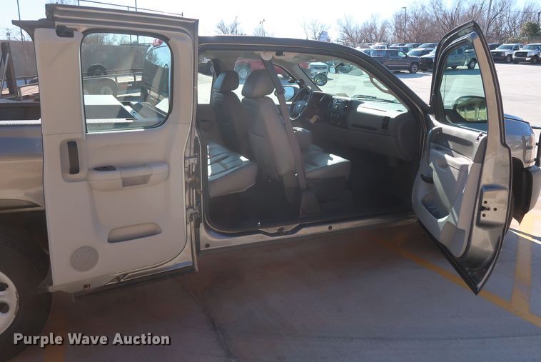 image for item DH3663 2013 Chevrolet Silverado 1500 Ext. Cab pickup truck