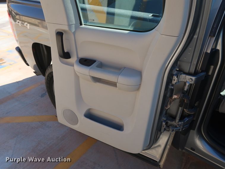 image for item DH3663 2013 Chevrolet Silverado 1500 Ext. Cab pickup truck