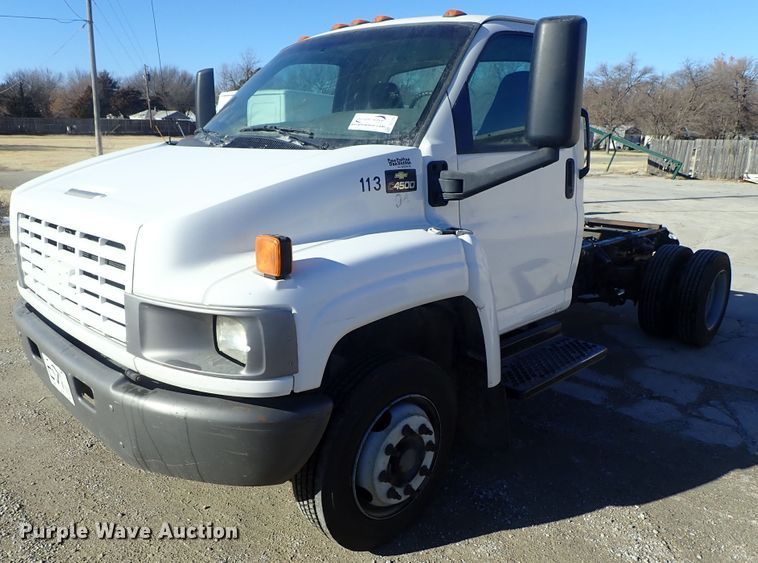 image for item DC3392 2009 GMC C4500 truck cab and chassis