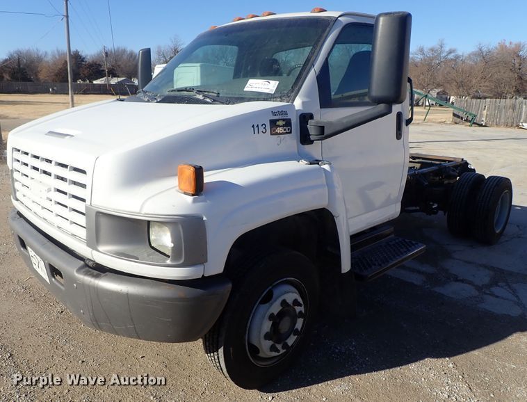 image for item DC3392 2009 GMC C4500 truck cab and chassis