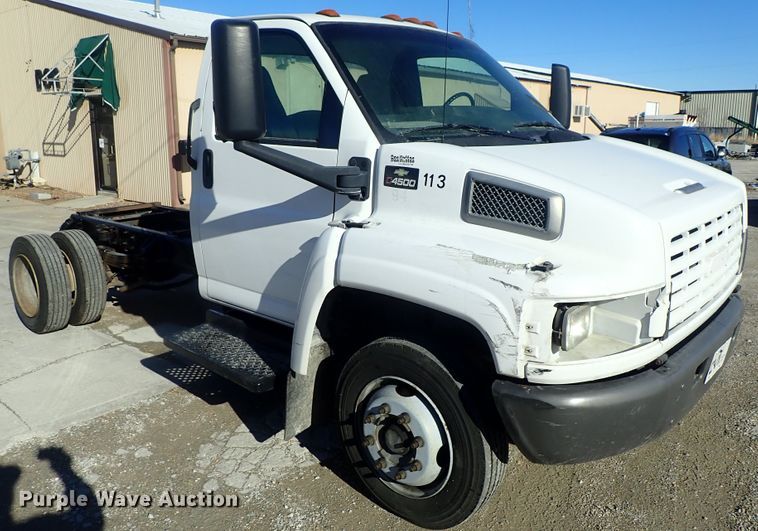 image for item DC3392 2009 GMC C4500 truck cab and chassis