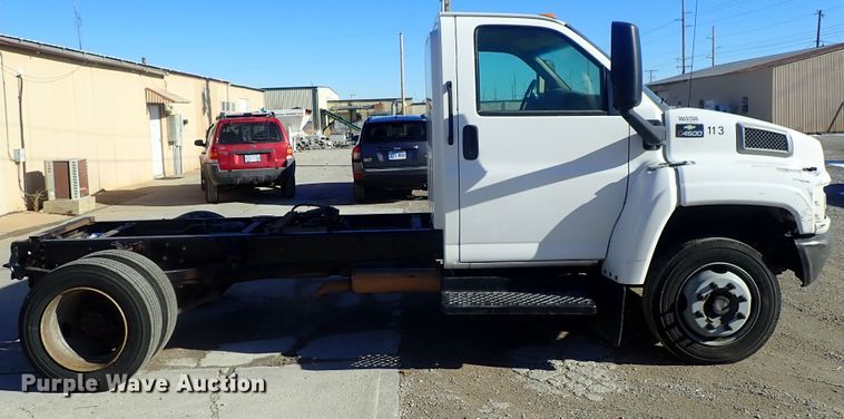 image for item DC3392 2009 GMC C4500 truck cab and chassis