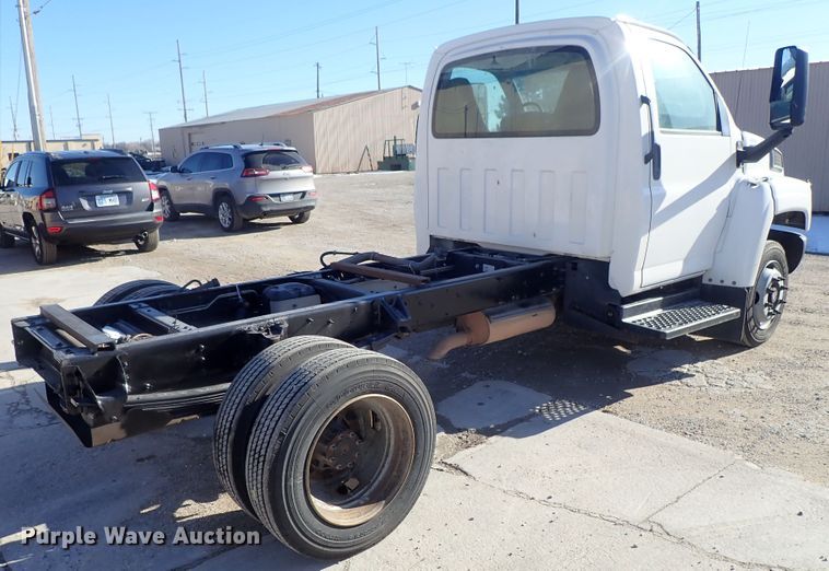 image for item DC3392 2009 GMC C4500 truck cab and chassis