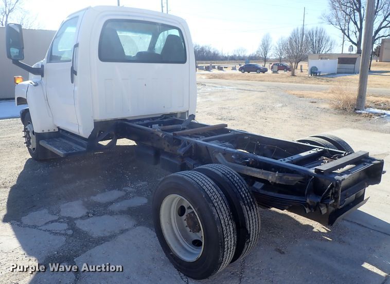 image for item DC3392 2009 GMC C4500 truck cab and chassis