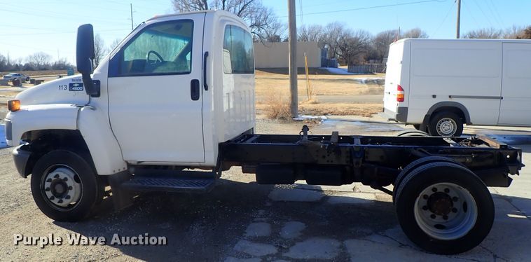 image for item DC3392 2009 GMC C4500 truck cab and chassis