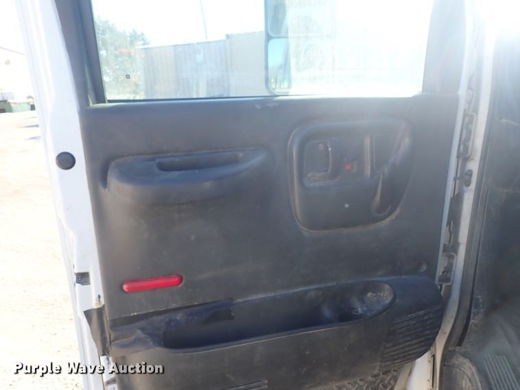 image for item DC3392 2009 GMC C4500 truck cab and chassis