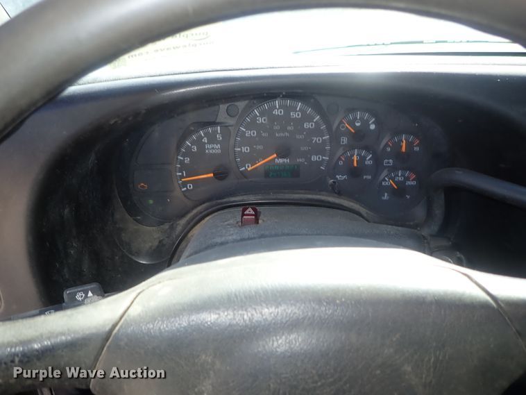 image for item DC3392 2009 GMC C4500 truck cab and chassis