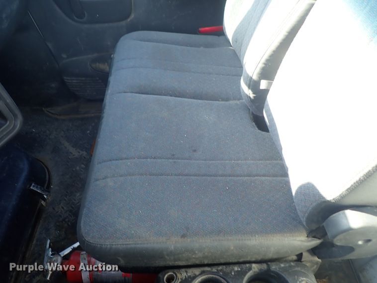 image for item DC3392 2009 GMC C4500 truck cab and chassis