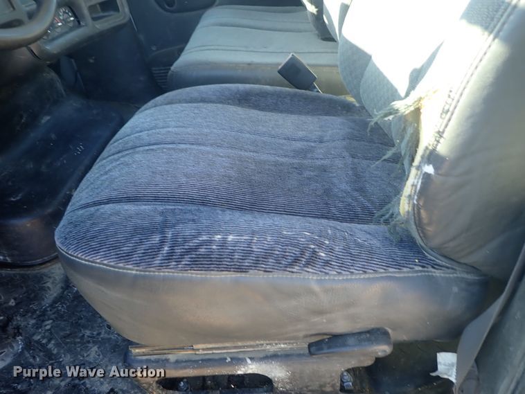 image for item DC3392 2009 GMC C4500 truck cab and chassis