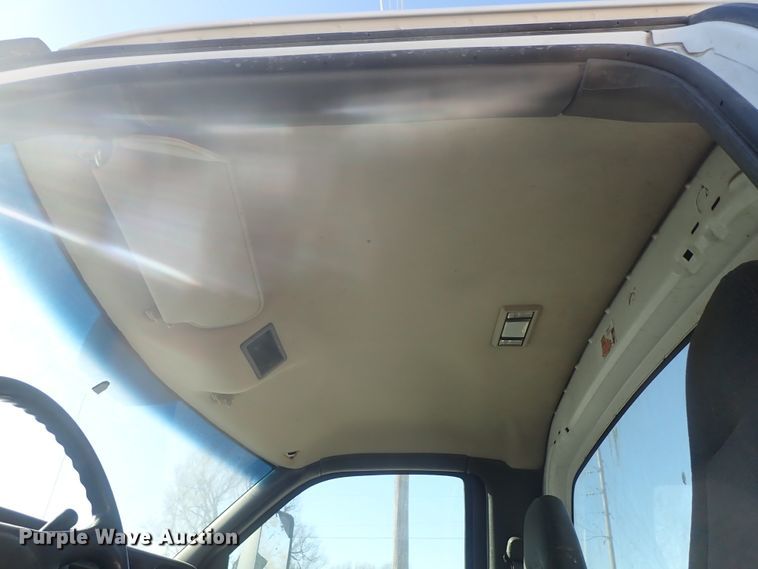 image for item DC3392 2009 GMC C4500 truck cab and chassis