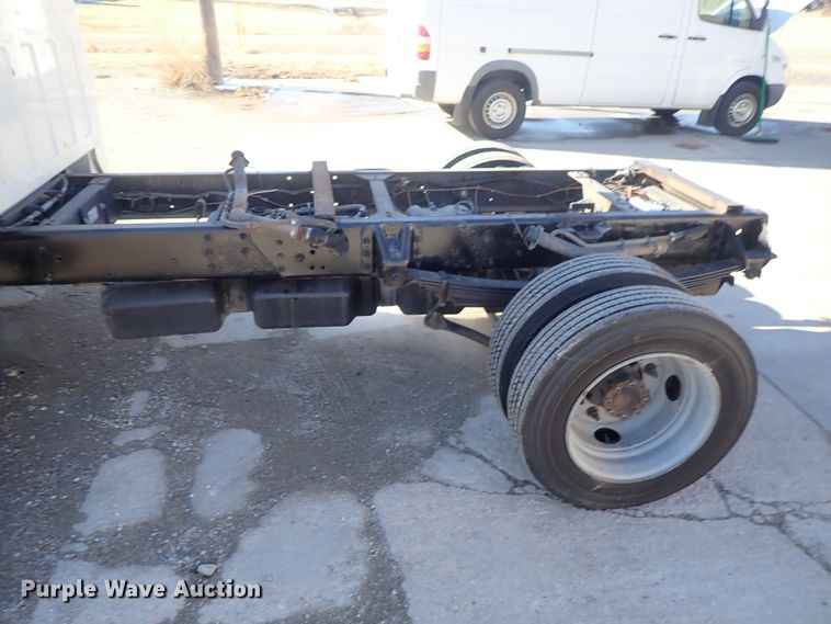 image for item DC3392 2009 GMC C4500 truck cab and chassis