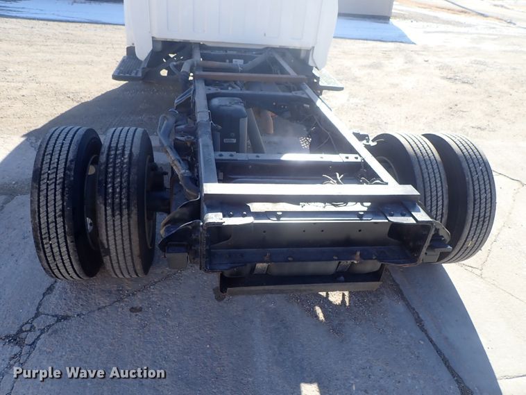 image for item DC3392 2009 GMC C4500 truck cab and chassis