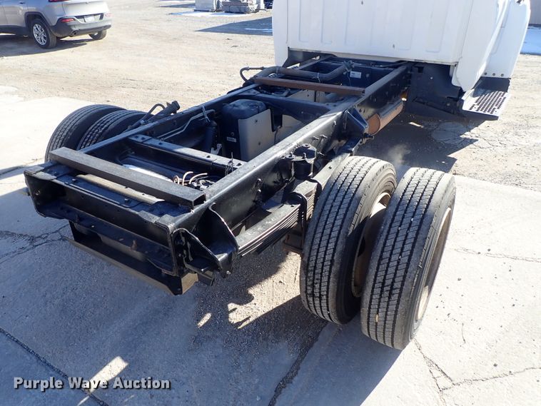 image for item DC3392 2009 GMC C4500 truck cab and chassis