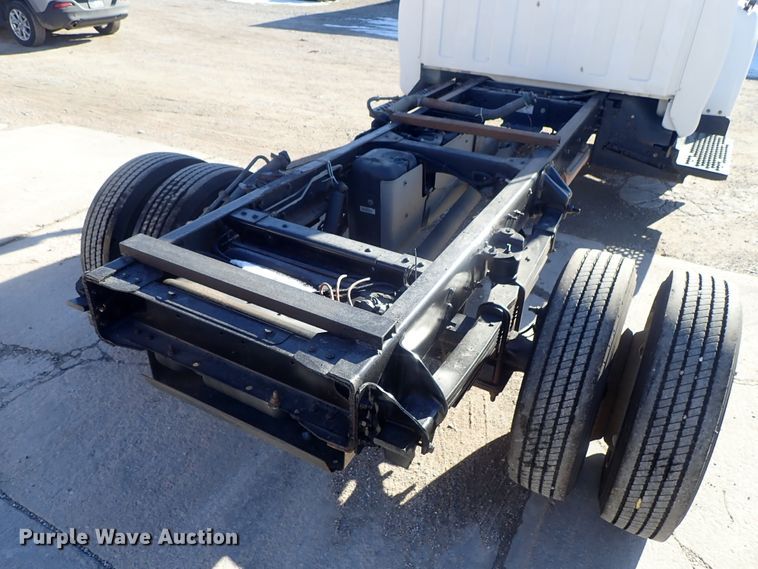 image for item DC3392 2009 GMC C4500 truck cab and chassis