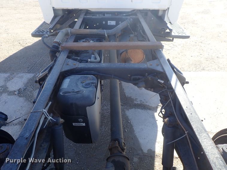 image for item DC3392 2009 GMC C4500 truck cab and chassis