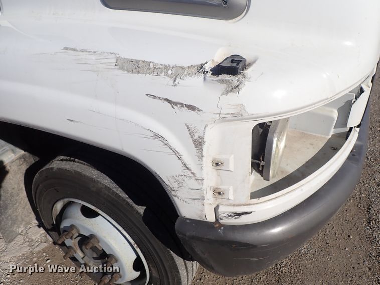 image for item DC3392 2009 GMC C4500 truck cab and chassis