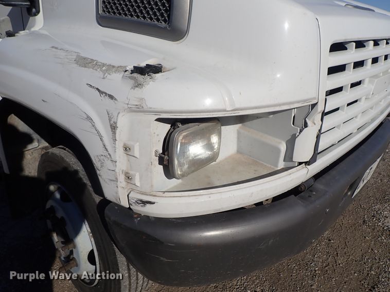 image for item DC3392 2009 GMC C4500 truck cab and chassis