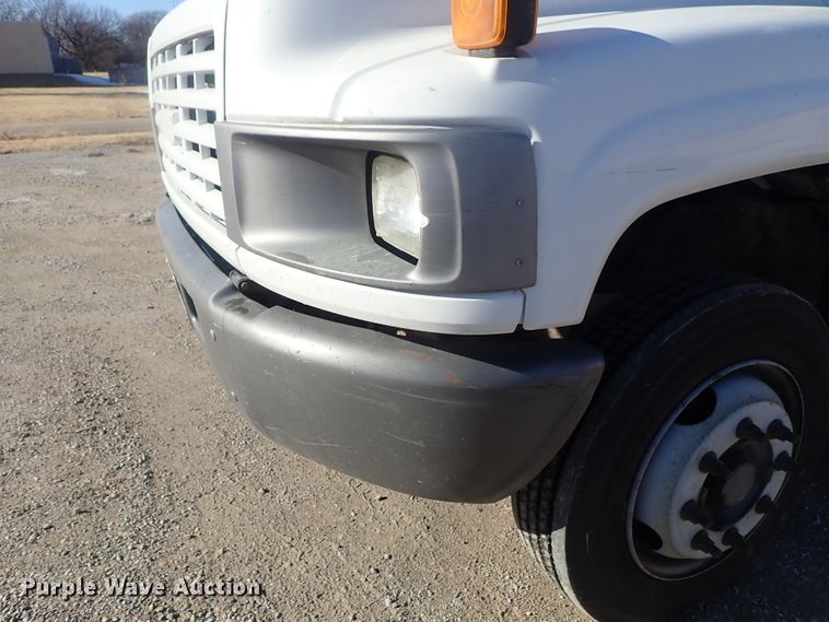 image for item DC3392 2009 GMC C4500 truck cab and chassis