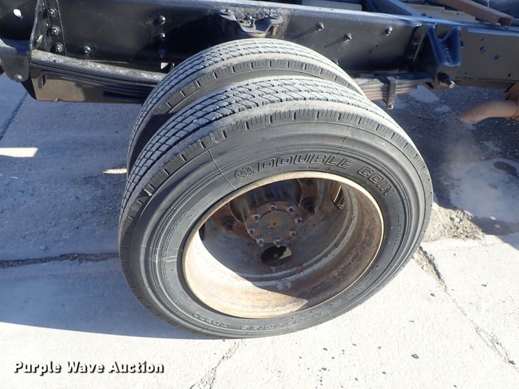 image for item DC3392 2009 GMC C4500 truck cab and chassis