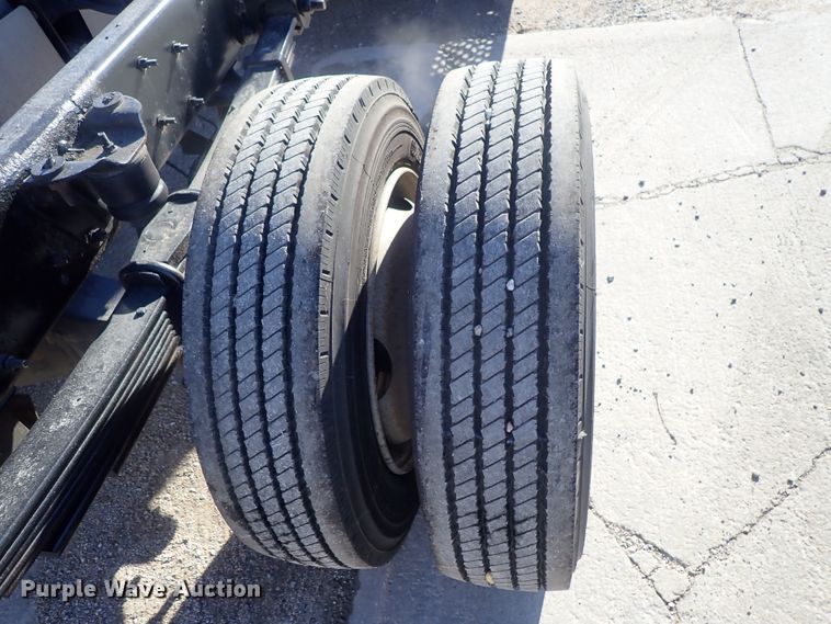 image for item DC3392 2009 GMC C4500 truck cab and chassis