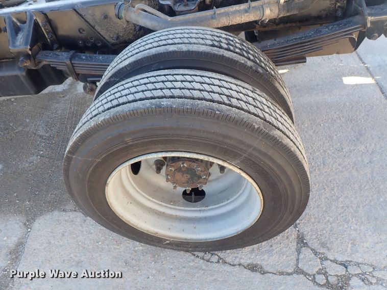 image for item DC3392 2009 GMC C4500 truck cab and chassis