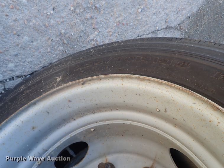 image for item DC3392 2009 GMC C4500 truck cab and chassis