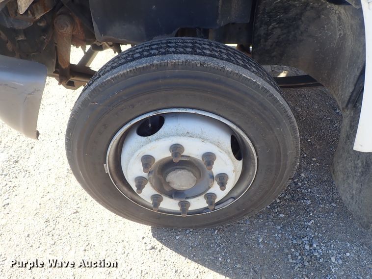 image for item DC3392 2009 GMC C4500 truck cab and chassis