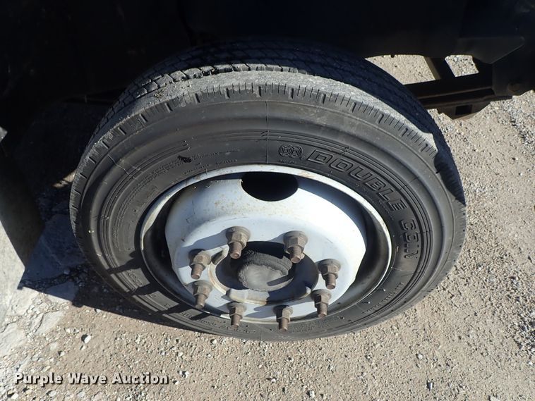 image for item DC3392 2009 GMC C4500 truck cab and chassis