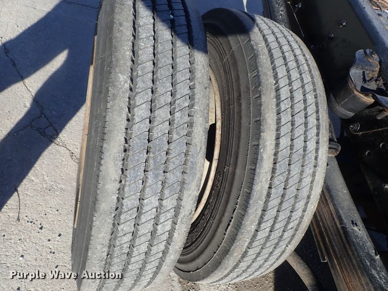 image for item DC3392 2009 GMC C4500 truck cab and chassis