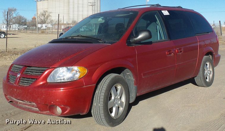 image for item DG0411 2005 Dodge Grand Caravan van