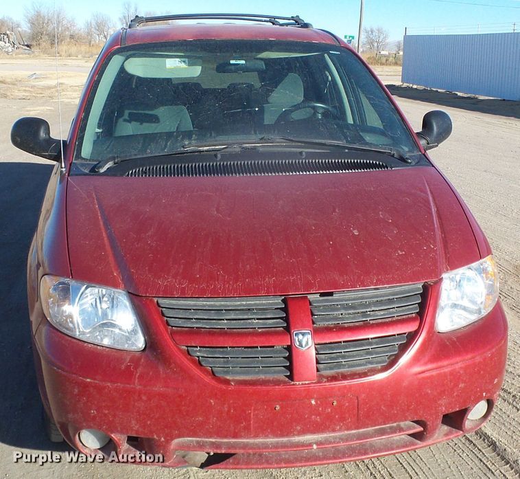 image for item DG0411 2005 Dodge Grand Caravan van