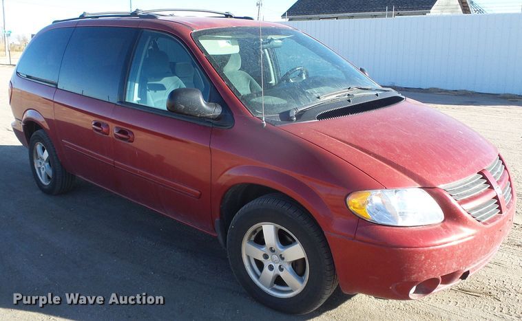 image for item DG0411 2005 Dodge Grand Caravan van