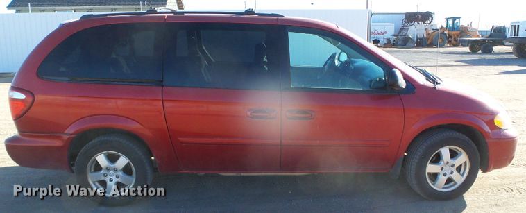 image for item DG0411 2005 Dodge Grand Caravan van