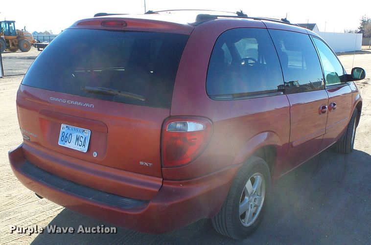 image for item DG0411 2005 Dodge Grand Caravan van