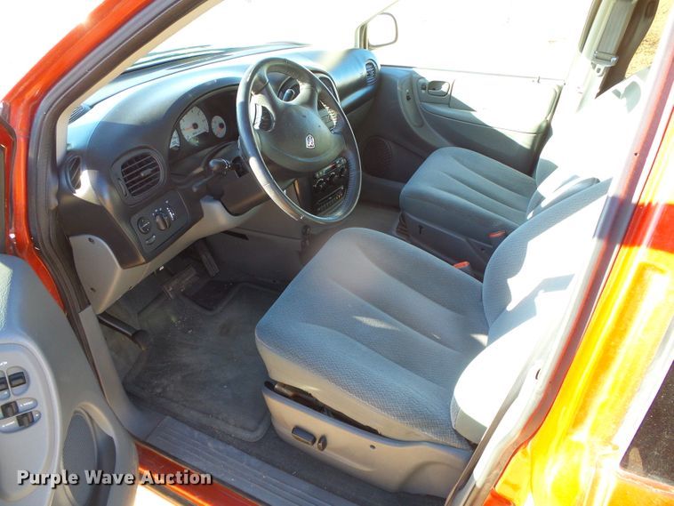 image for item DG0411 2005 Dodge Grand Caravan van