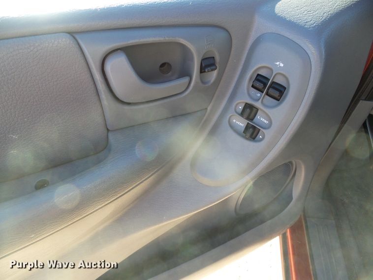 image for item DG0411 2005 Dodge Grand Caravan van