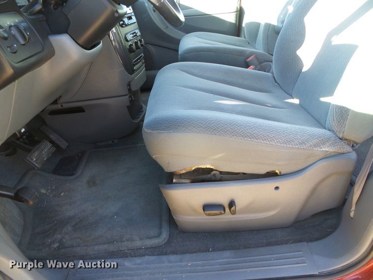 image for item DG0411 2005 Dodge Grand Caravan van