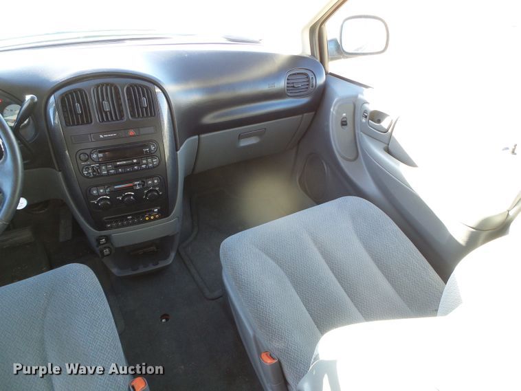 image for item DG0411 2005 Dodge Grand Caravan van