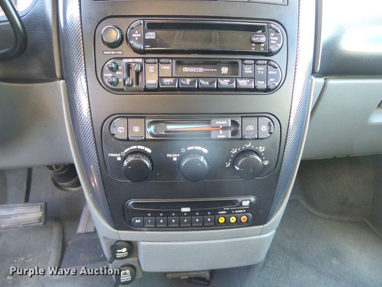 image for item DG0411 2005 Dodge Grand Caravan van