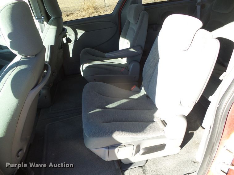 image for item DG0411 2005 Dodge Grand Caravan van