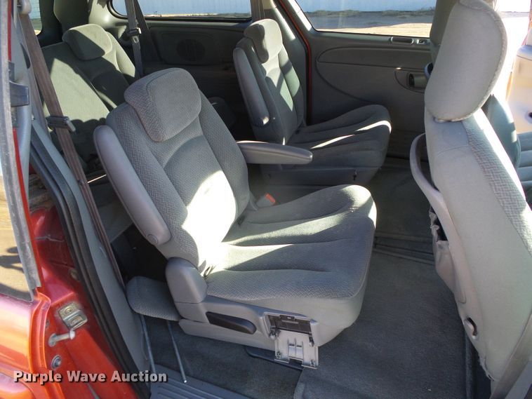 image for item DG0411 2005 Dodge Grand Caravan van