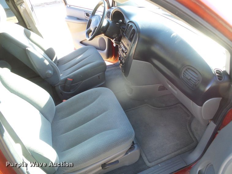 image for item DG0411 2005 Dodge Grand Caravan van